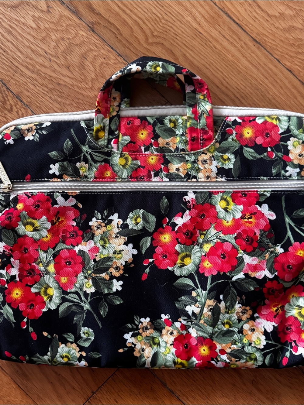 Dashee Pinrose floral Laptop case NWOT w/ strap soft interior